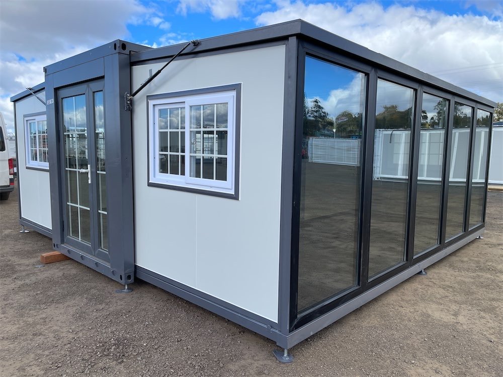 Expandable Container House with 1 Floor-to-Ceiling Glass Wall & Ensuite